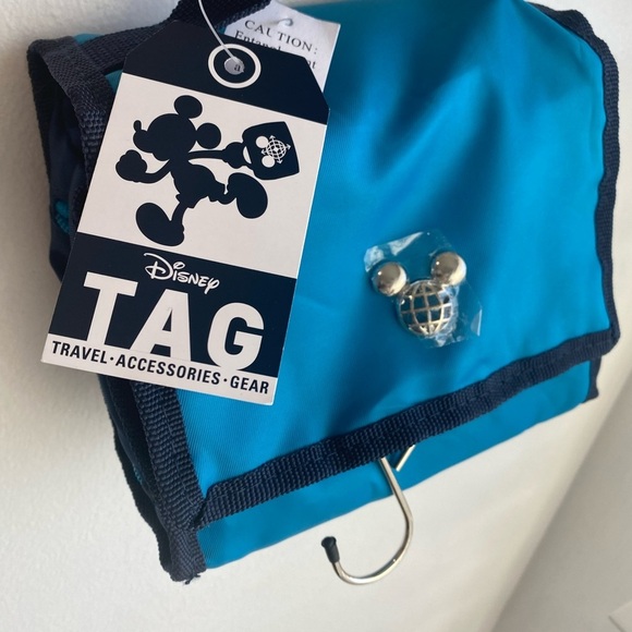 Mickey Mouse Disney TAG Hanging Toiletry Bag NWT Disney Parks - Picture 2 of 4